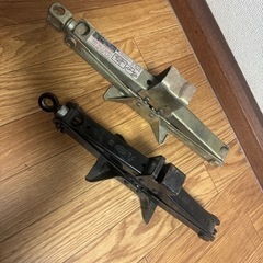車のジャッキ　2つ