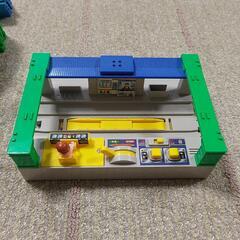 【廃盤含む】プラレールのレール200本以上と駅やトンネルや踏切など大量まとめ売りの画像