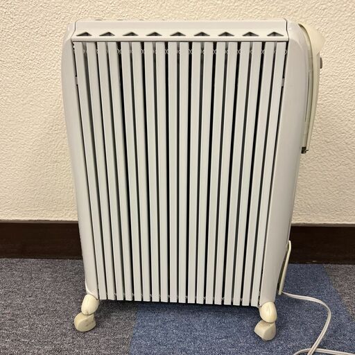 【中古】DeLonghi デロンギ オイルヒーター D091549EFS WHITE ホワイト 16kg 可変式