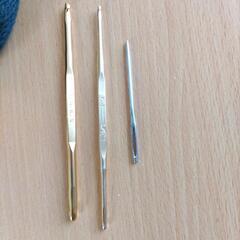 毛糸と編み棒の画像