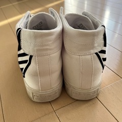 adidasレディーススニーカー24.5の画像