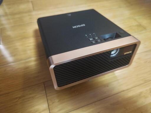 【値下げしました！】エプソン　プロジェクター dreamio EF-100B
