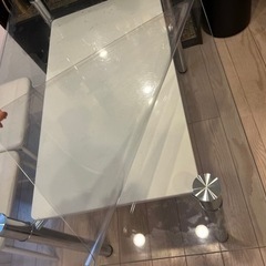 美品 ガラス ダイニング テーブルの画像