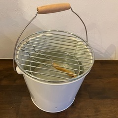 1人キャンプ　コンパクトBBQグリルスタンドの画像