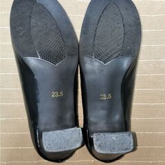 レディース　パンプス　黒　傷あり　サイズ２３，５ｃｍの画像