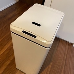 自動開閉ゴミ箱の画像