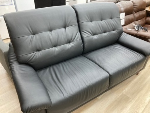 2人掛けソファーのご紹介です。