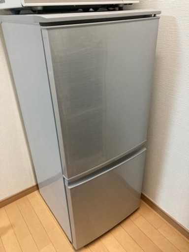 引き渡す方、決定しました◆一人暮らし用◆シャープ 137L 2ドア冷蔵庫（シルバー）SHARP SJ-D14A-S