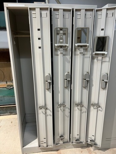中古スチールロッカーコクヨ扉4枚1790×900奥行き515