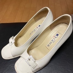 ダイアナ（DIANA）婦人靴　清楚な白色の画像