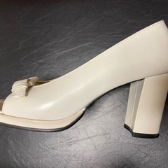 ダイアナ（DIANA）婦人靴　清楚な白色の画像