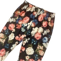 【新品未使用】花柄レギンス❤スパッツ　リアルフラワー　花柄　ボトムスの画像