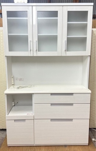 (決まりました)✨オシャレで可愛い木目調の大型食器棚✨️