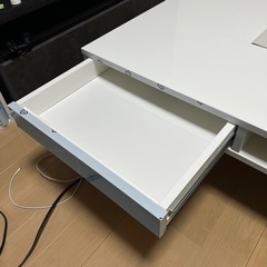 IKEA テーブル　TOFTERYD  ホワイト　コーヒーテーブル　足付きの画像