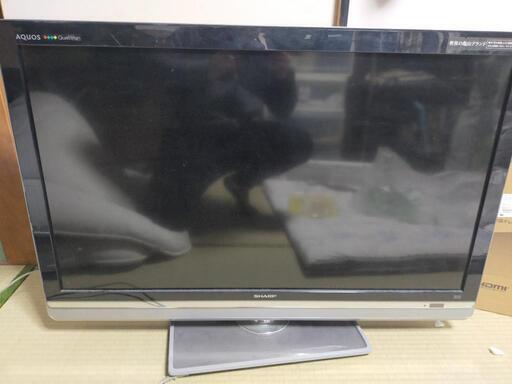 40型液晶カラーテレビ（2011年製）