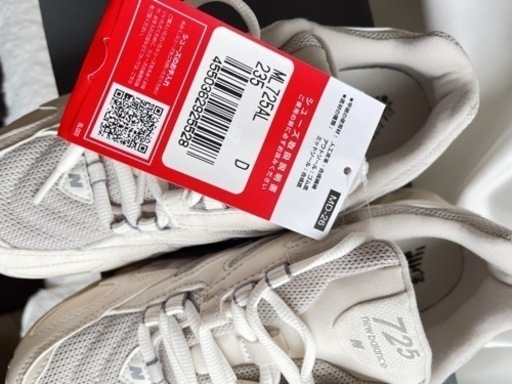 ニューバランス 725  新品　23.5 ホワイトクリーム系スニーカー　靴　NEW Balance