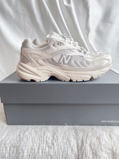 ニューバランス 725  新品　23.5 ホワイトクリーム系スニーカー　靴　NEW Balance