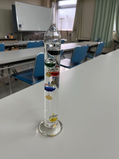 洋風雑貨(温度計、ベル)