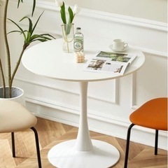 カフェテーブル　チューリップテーブル　丸テーブルの画像