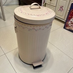 ヨーロピアン風ダストボックス　ペダル式