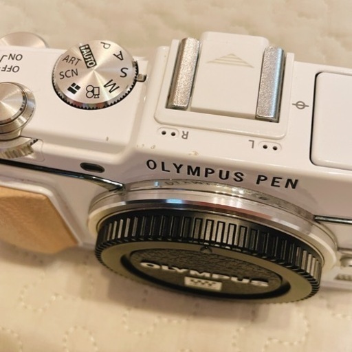 OLYMPUS ミラーレス一眼レフカメラ　E-P5+単焦点レンズ付き
