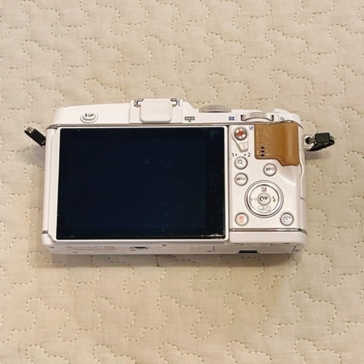 OLYMPUS ミラーレス一眼レフカメラ　E-P5+単焦点レンズ付き