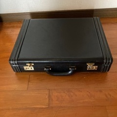 アタッシュケース だいぶ古いです