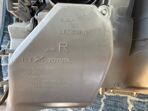 トヨタ ハイエース200系 7型 ダークプライム2 純正ヘッドライト 新車外し品