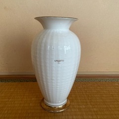 花瓶　ungaro