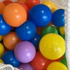 カラフルボール 大量　の画像