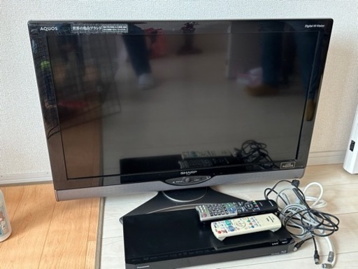 AQUOS 32インチ　テレビ　DVD Blu-rayプレーヤー付き