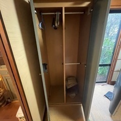 鏡付きタンスの画像