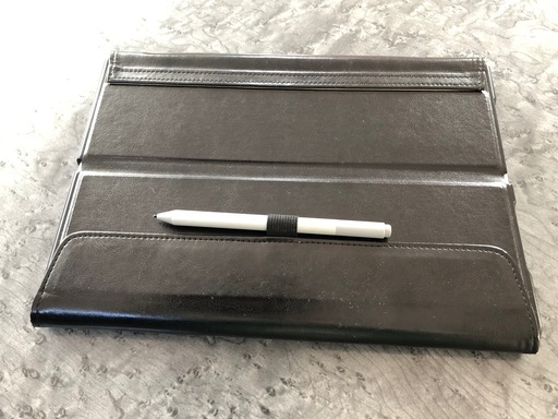 Microsoft Surface pro5美品です。ペン、　HDMI、SD、USBアダブター付き