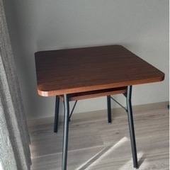 ダイニングテーブルの画像