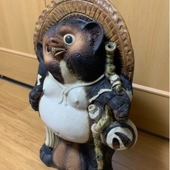 【中古品】信楽焼 タヌキ 置物 商売繁盛 千客万来 縁起物 陶器 焼き物 狸 たぬき オブジェ の画像
