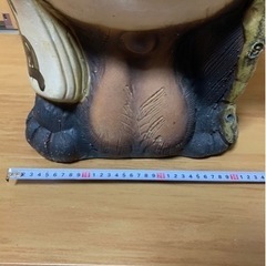 【中古品】信楽焼 タヌキ 置物 商売繁盛 千客万来 縁起物 陶器 焼き物 狸 たぬき オブジェ の画像
