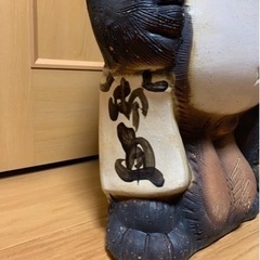 【中古品】信楽焼 タヌキ 置物 商売繁盛 千客万来 縁起物 陶器 焼き物 狸 たぬき オブジェ の画像