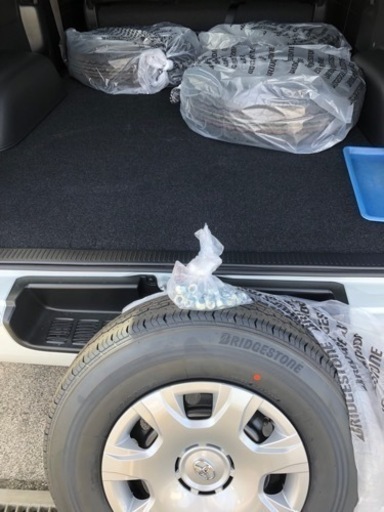 ちょっと値下げ　ハイエース　新車外し　195/80 15 2024/1製造