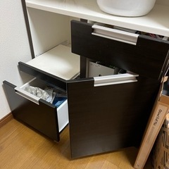 【無料】ニトリカップボード‼️ブラウン木目食器棚‼️の画像