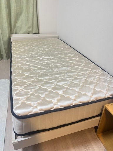 家具一式（ベッドフレーム、本棚、テーブル等）