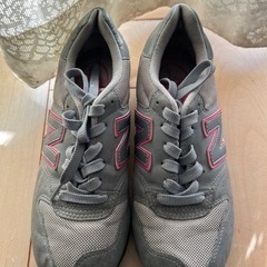 ⭐︎ニューバランス　グレー✖️ピンクシューズ２４㎝