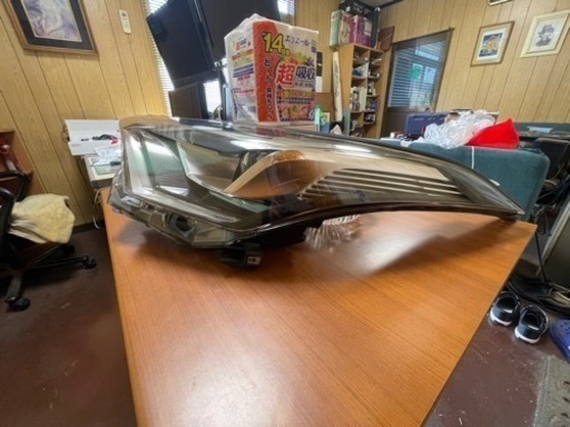 Ｃ-ＨＲハイブリッドの左ライト一式