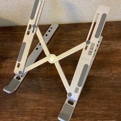 ほぼ未使用 PCスタンドの画像