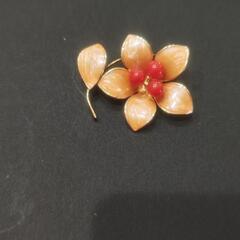 ブローチ