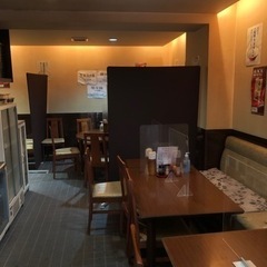 給料現金手渡し、髪型、髪色、服装自由、まかない付きホールスタッフの画像
