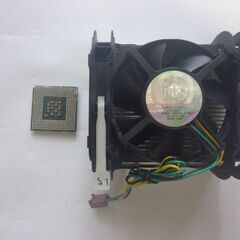 古いパソコン関連部品(CPU・DVDドライブ・パラレルケーブル・フロッピードライブ・ビデオカード)の画像