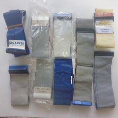 古いパソコン関連部品(CPU・DVDドライブ・パラレルケーブル・フロッピードライブ・ビデオカード)の画像