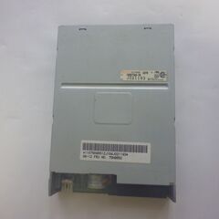 古いパソコン関連部品(CPU・DVDドライブ・パラレルケーブル・フロッピードライブ・ビデオカード)の画像