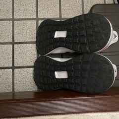【3/16取引予定】adidas シューズ　白　29cmの画像