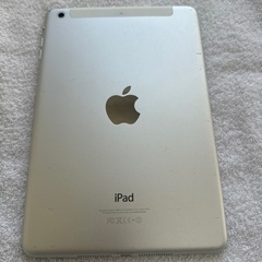 iPad mini2 128GB WiｰFi + Cellularモデル 中古 docomo シルバーの画像